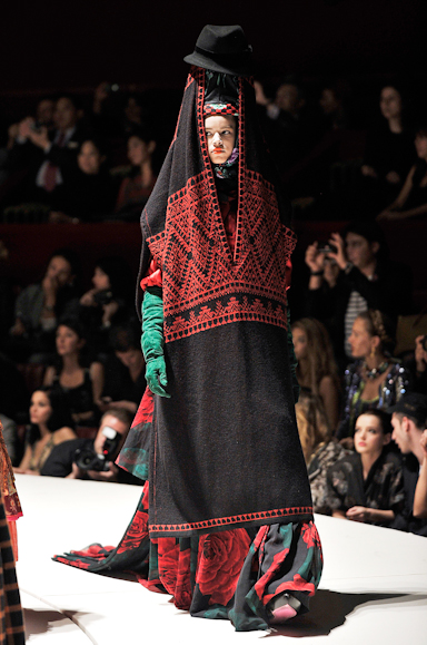 desfile-kenzo-parisverao2011rtw-176