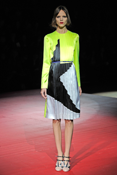desfiles-miumiu-parisverao2011rtw-102