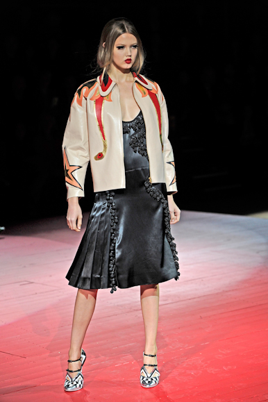 desfiles-miumiu-parisverao2011rtw-134