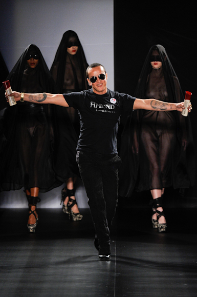 desfiles-walerioaraujo-saopauloinverno2011rtw-121