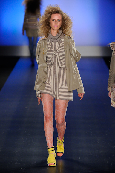 desfiles-karinfeller-saopauloinverno2011rtw-104