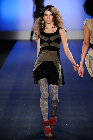 desfiles-karinfeller-saopauloinverno2011rtw-123