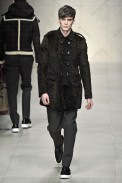 desfile-burberry-milaoinverno2011men-118
