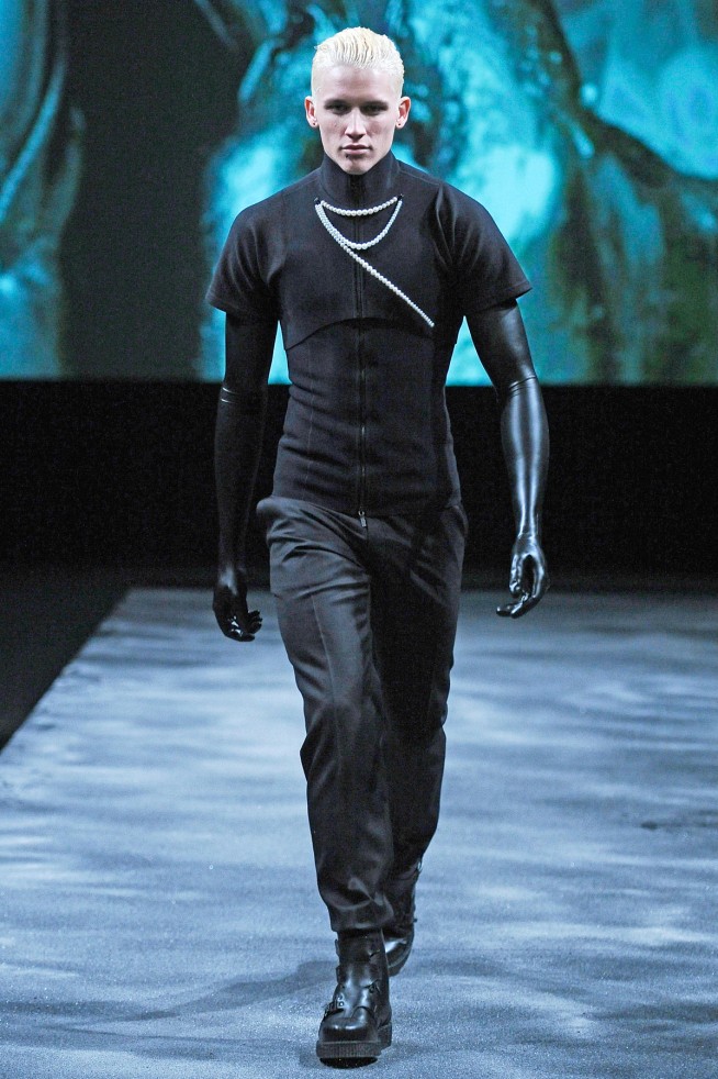 desfile-mugler-parisinverno2011rtw-100