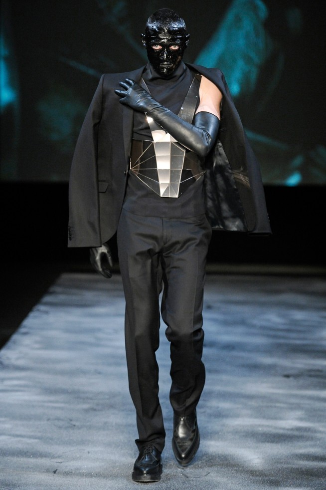 desfile-mugler-parisinverno2011rtw-102