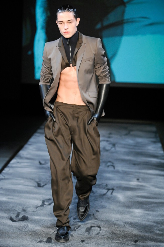 desfile-mugler-parisinverno2011rtw-117
