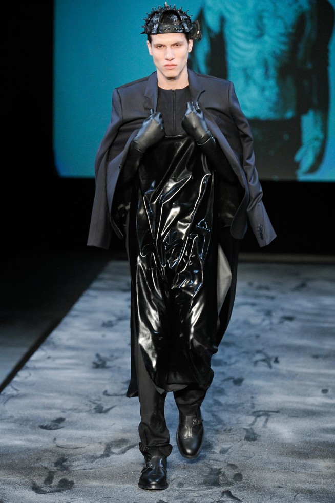 desfile-mugler-parisinverno2011rtw-127