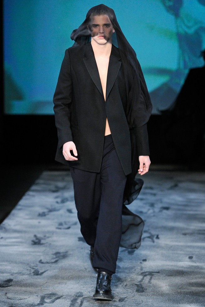 desfile-mugler-parisinverno2011rtw-128