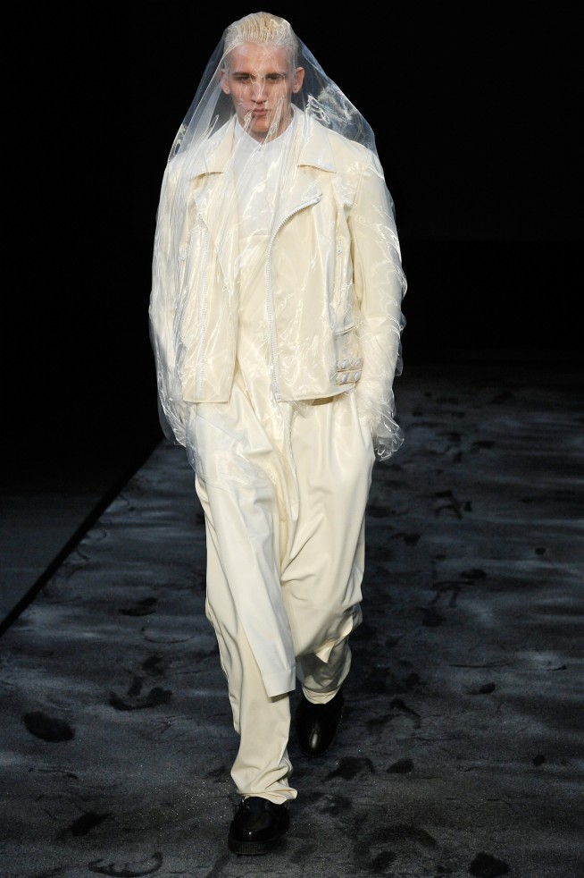 desfile-mugler-parisinverno2011rtw-130
