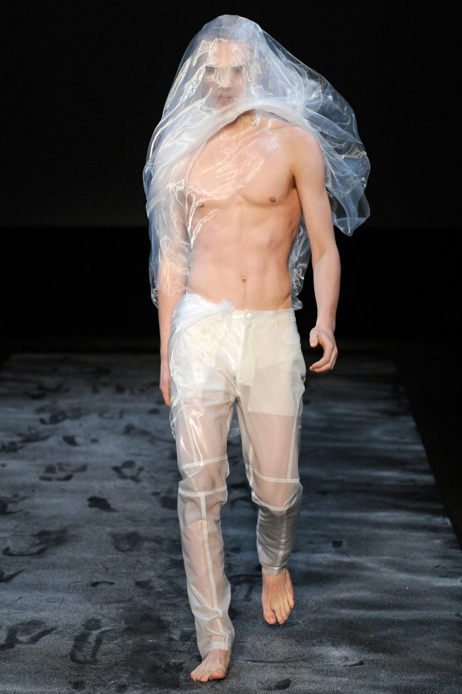 desfile-mugler-parisinverno2011rtw-132