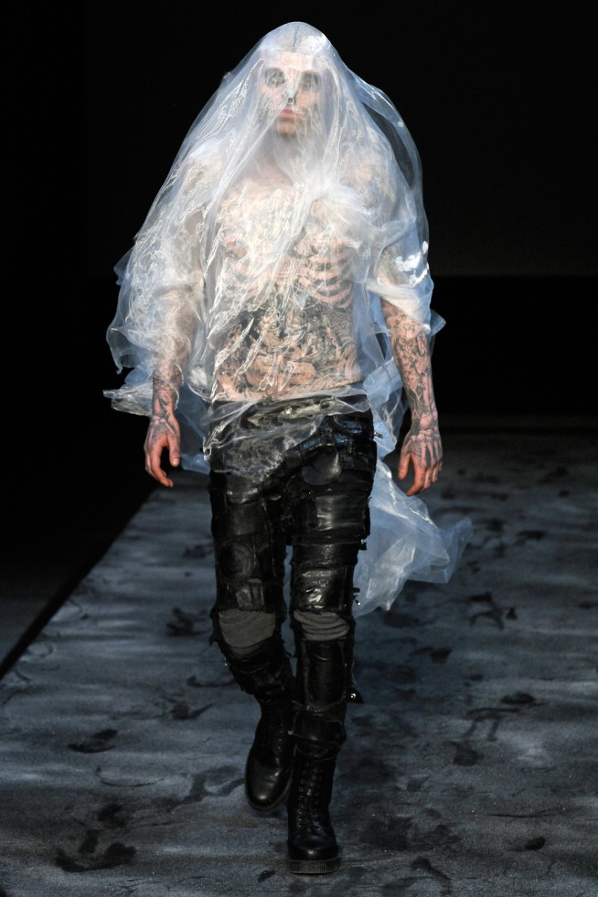 desfile-mugler-parisinverno2011rtw-133