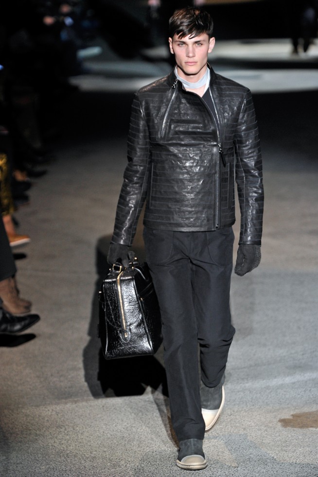 desfile-louisvuittonmen-parisinverno2011rtw-104