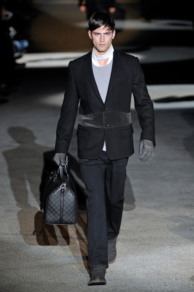 desfile-louisvuittonmen-parisinverno2011rtw-107