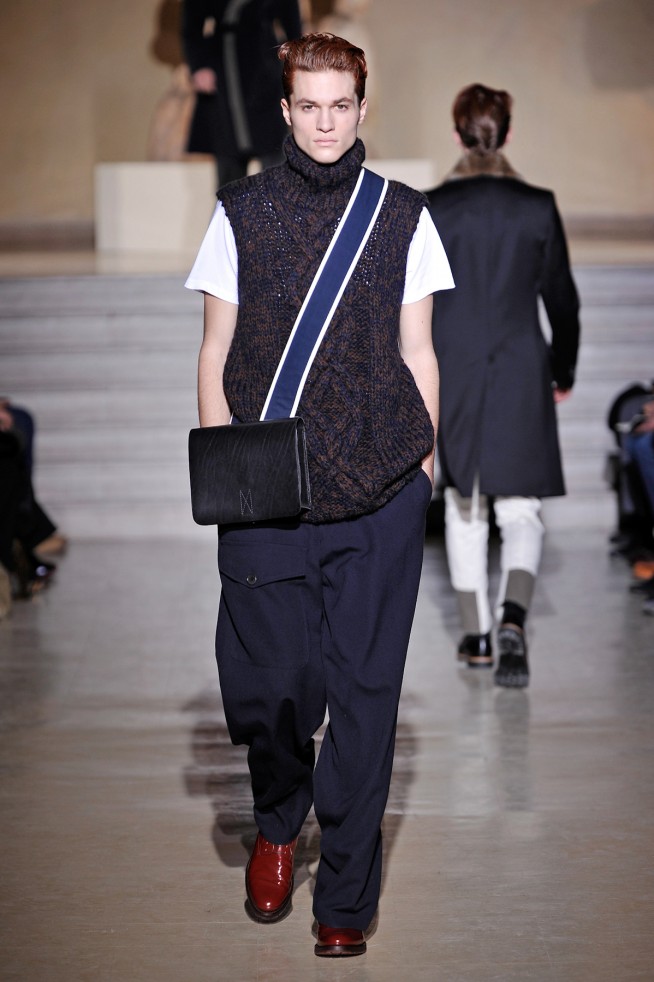 desfile-driesvannoten-parisinverno2011men-115