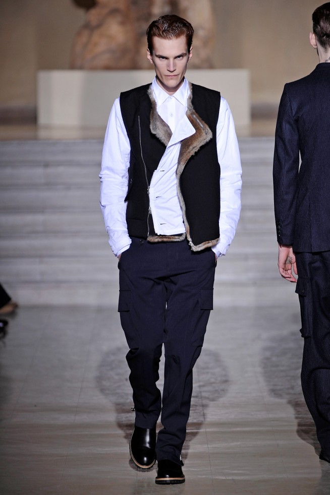 desfile-driesvannoten-parisinverno2011men-125