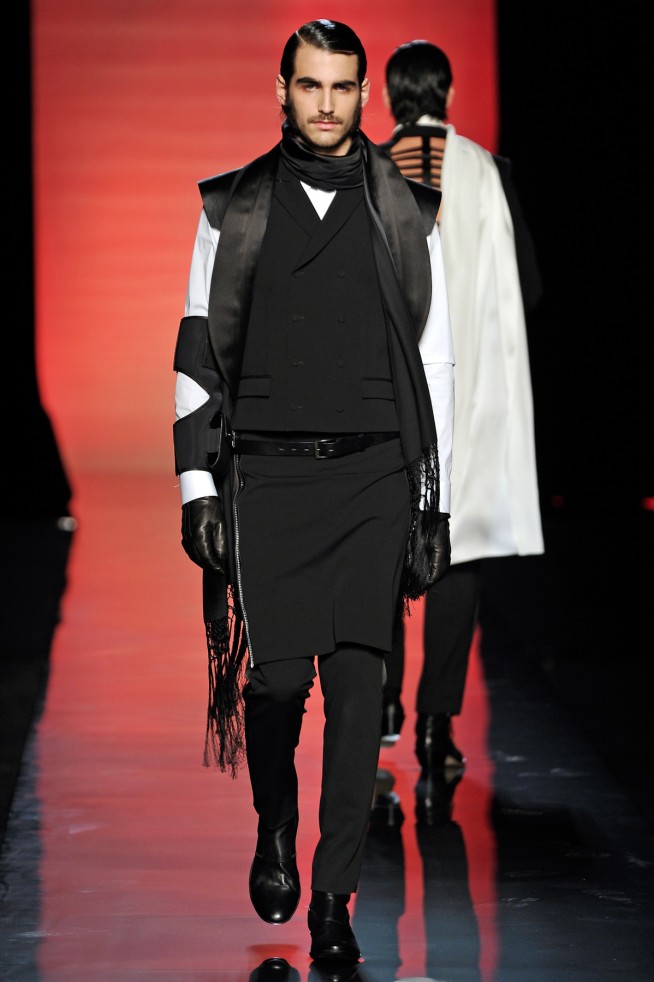 desfile-jpgaultier-parisinverno2011men-103