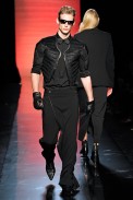 desfile-jpgaultier-parisinverno2011men-107