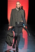 desfile-jpgaultier-parisinverno2011men-122