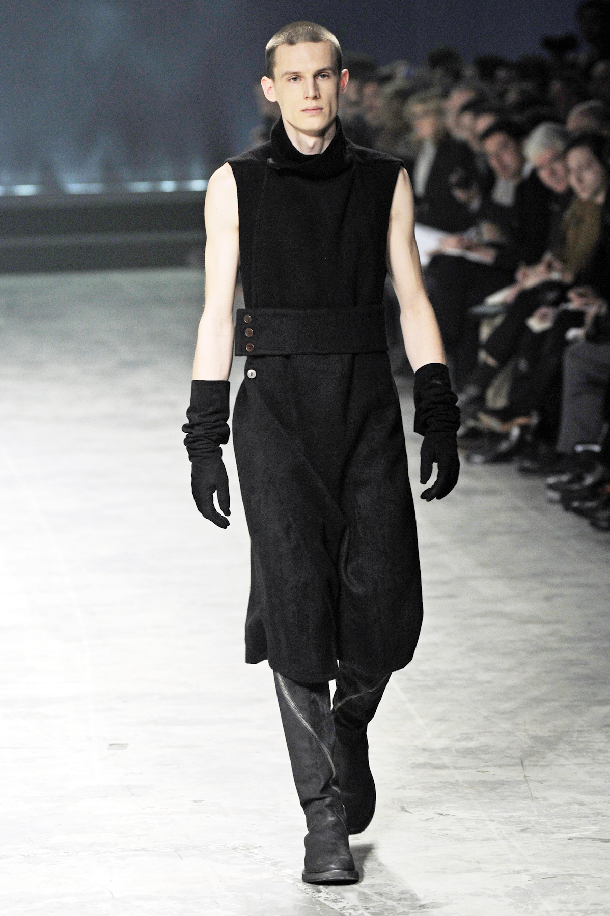 desfile-rickowens-parisinverno2011men-101