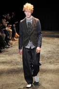 desfile-commedesgarcons-parisinverno2011men-100