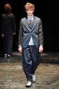 desfile-commedesgarcons-parisinverno2011men-102