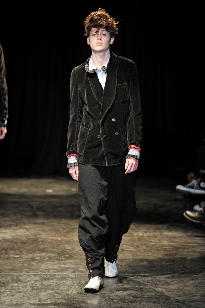 desfile-commedesgarcons-parisinverno2011men-105