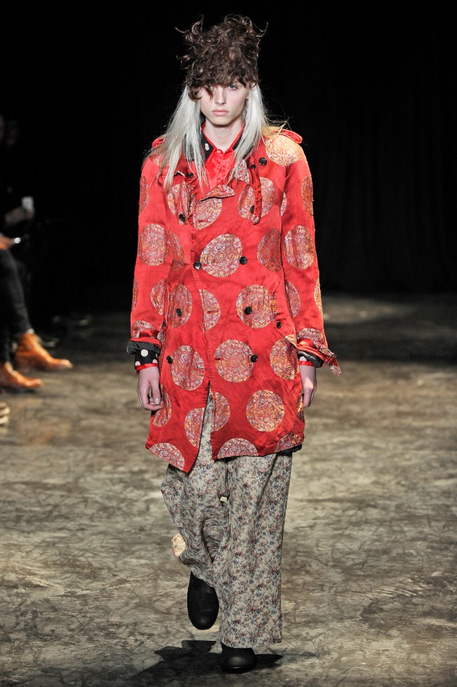 desfile-commedesgarcons-parisinverno2011men-106