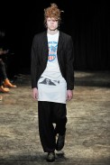 desfile-commedesgarcons-parisinverno2011men-110