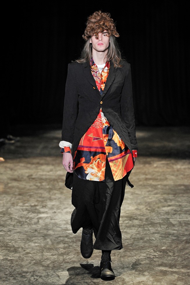 desfile-commedesgarcons-parisinverno2011men-113