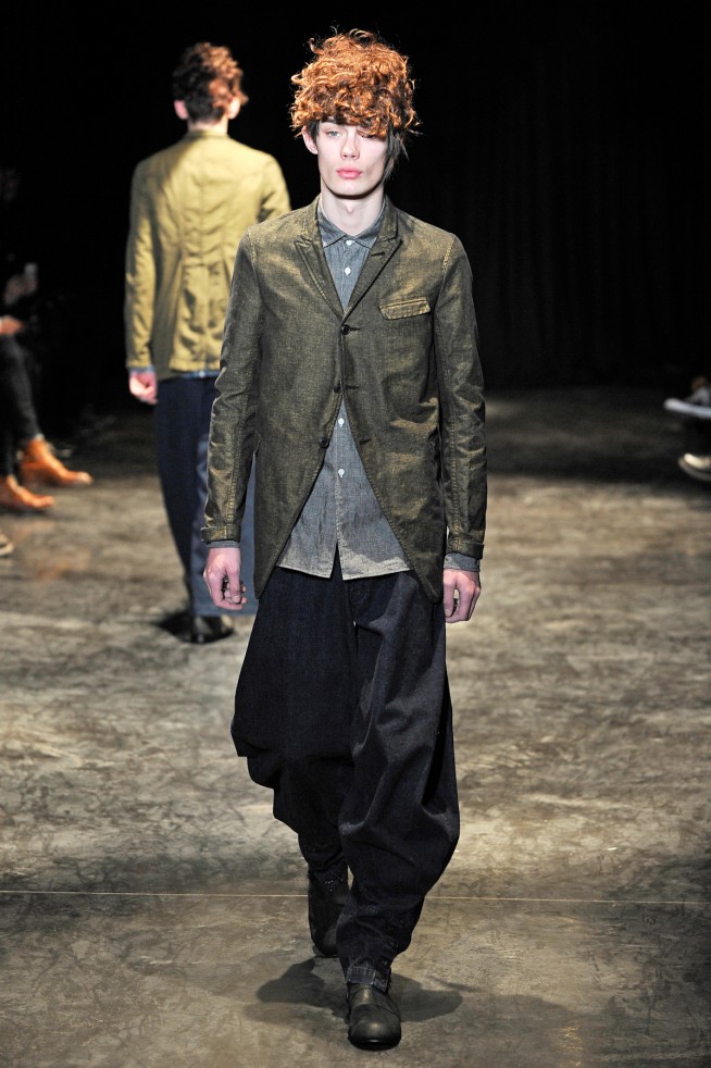 desfile-commedesgarcons-parisinverno2011men-120