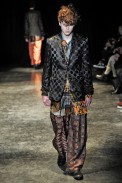 desfile-commedesgarcons-parisinverno2011men-127