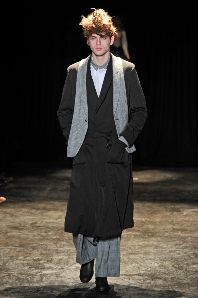 desfile-commedesgarcons-parisinverno2011men-129