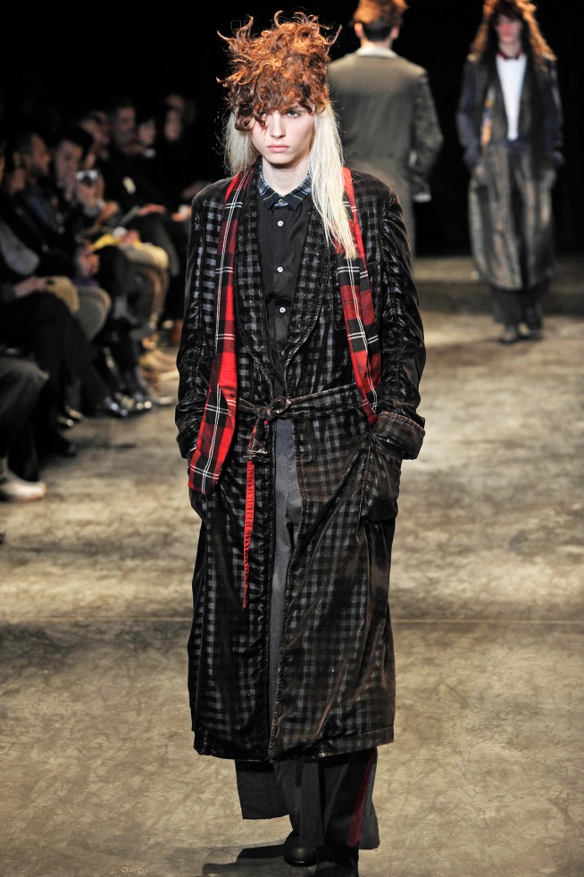 desfile-commedesgarcons-parisinverno2011men-130