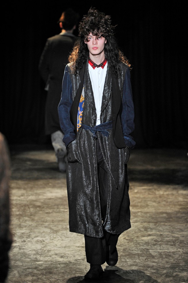 desfile-commedesgarcons-parisinverno2011men-131