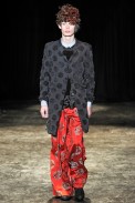desfile-commedesgarcons-parisinverno2011men-132