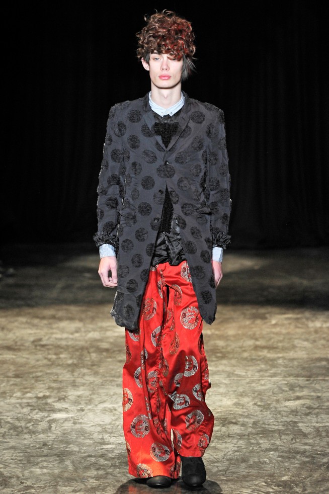 desfile-commedesgarcons-parisinverno2011men-132
