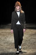 desfile-commedesgarcons-parisinverno2011men-136