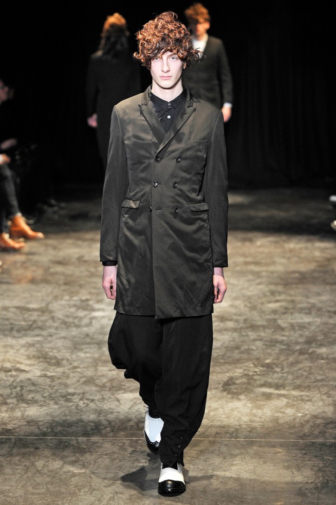 desfile-commedesgarcons-parisinverno2011men-137