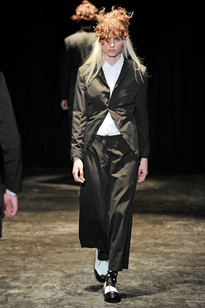 desfile-commedesgarcons-parisinverno2011men-139