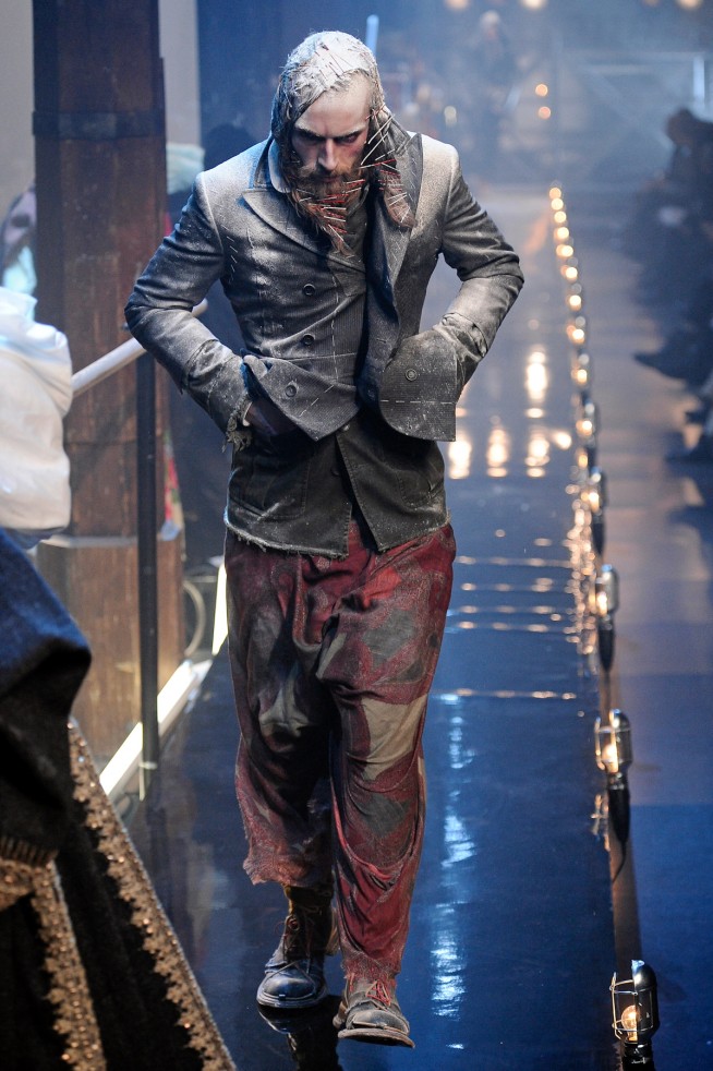 desfiles-johngalliano-parisinverno2011men-105