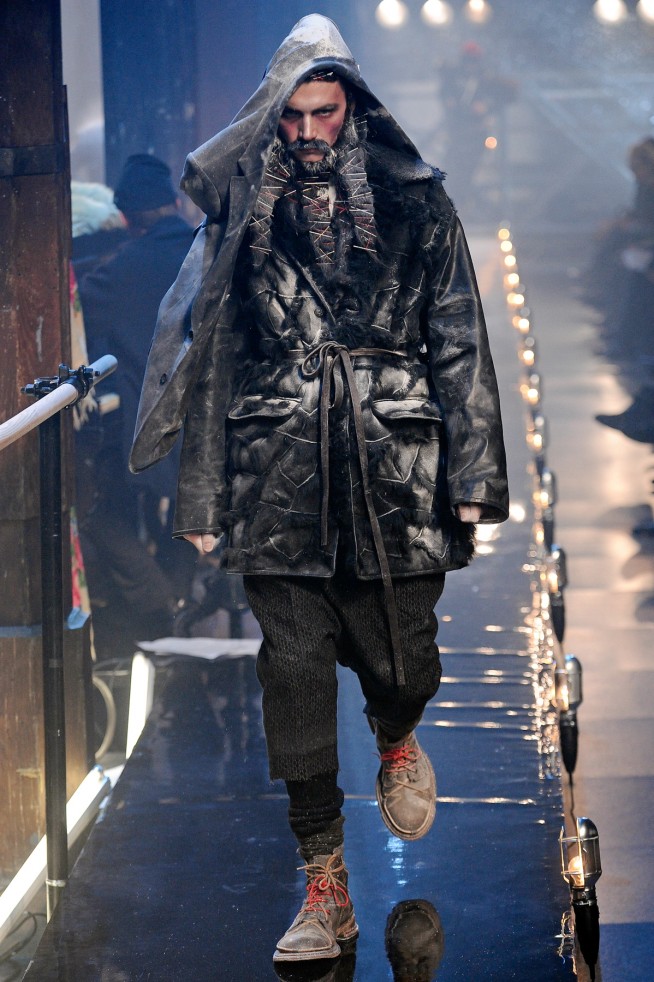 desfiles-johngalliano-parisinverno2011men-106