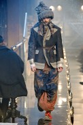 desfiles-johngalliano-parisinverno2011men-108