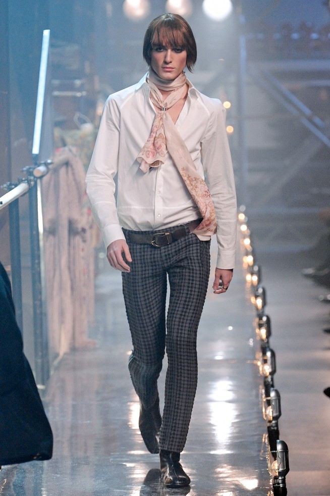 desfiles-johngalliano-parisinverno2011men-115