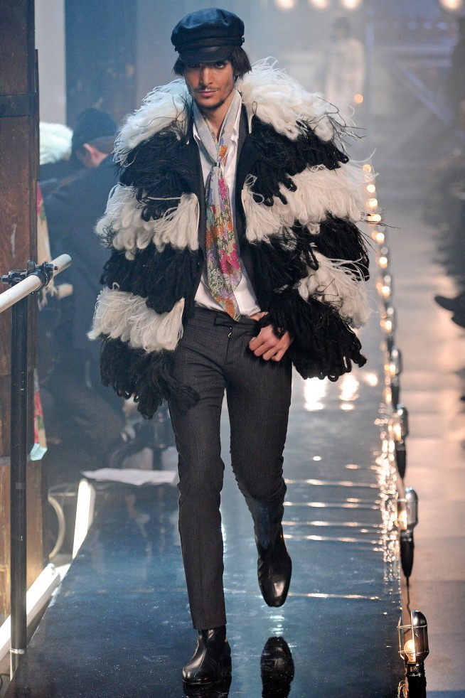 desfiles-johngalliano-parisinverno2011men-116