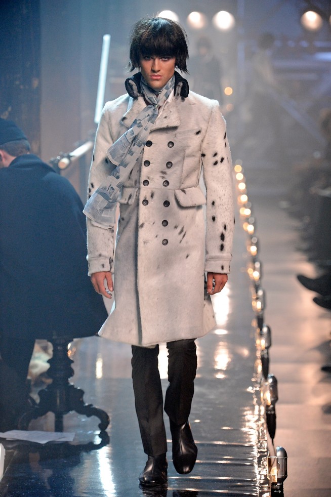 desfiles-johngalliano-parisinverno2011men-117