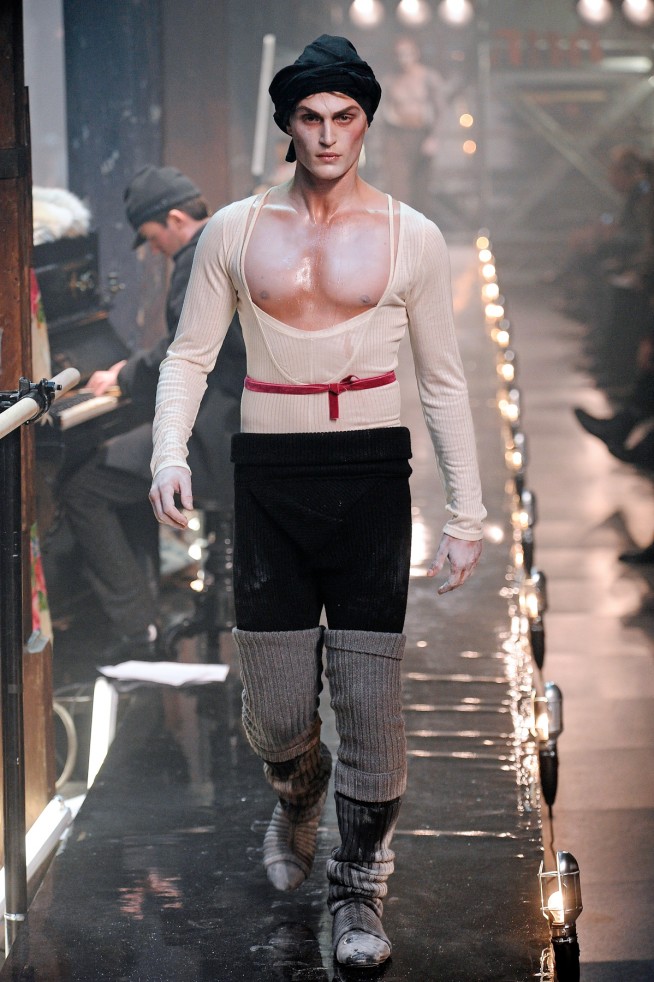desfiles-johngalliano-parisinverno2011men-120