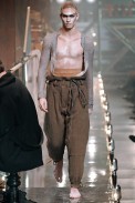 desfiles-johngalliano-parisinverno2011men-121