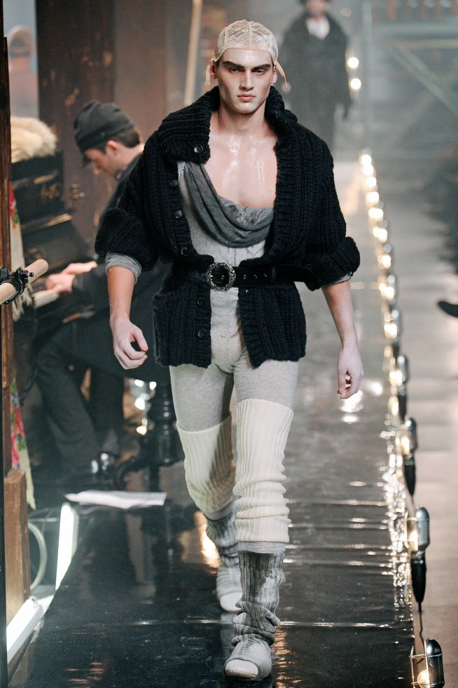 desfiles-johngalliano-parisinverno2011men-122