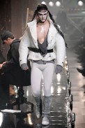 desfiles-johngalliano-parisinverno2011men-125