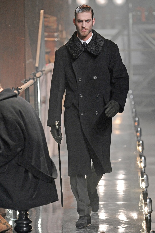 desfiles-johngalliano-parisinverno2011men-126